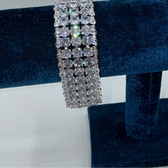 58ct Cuff Bracelet - Picture 10 of 12
